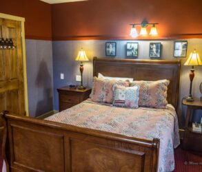 #2 The Major Leaguer room with sleigh bed